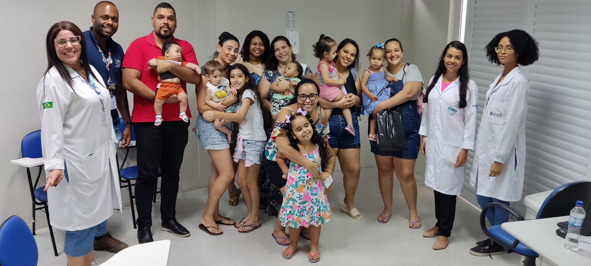 Grupo de Crianças com Foco nas Fases do Desenvolvimento Infantil